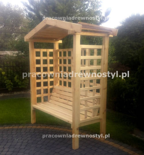 Pergola z ławką i dachem